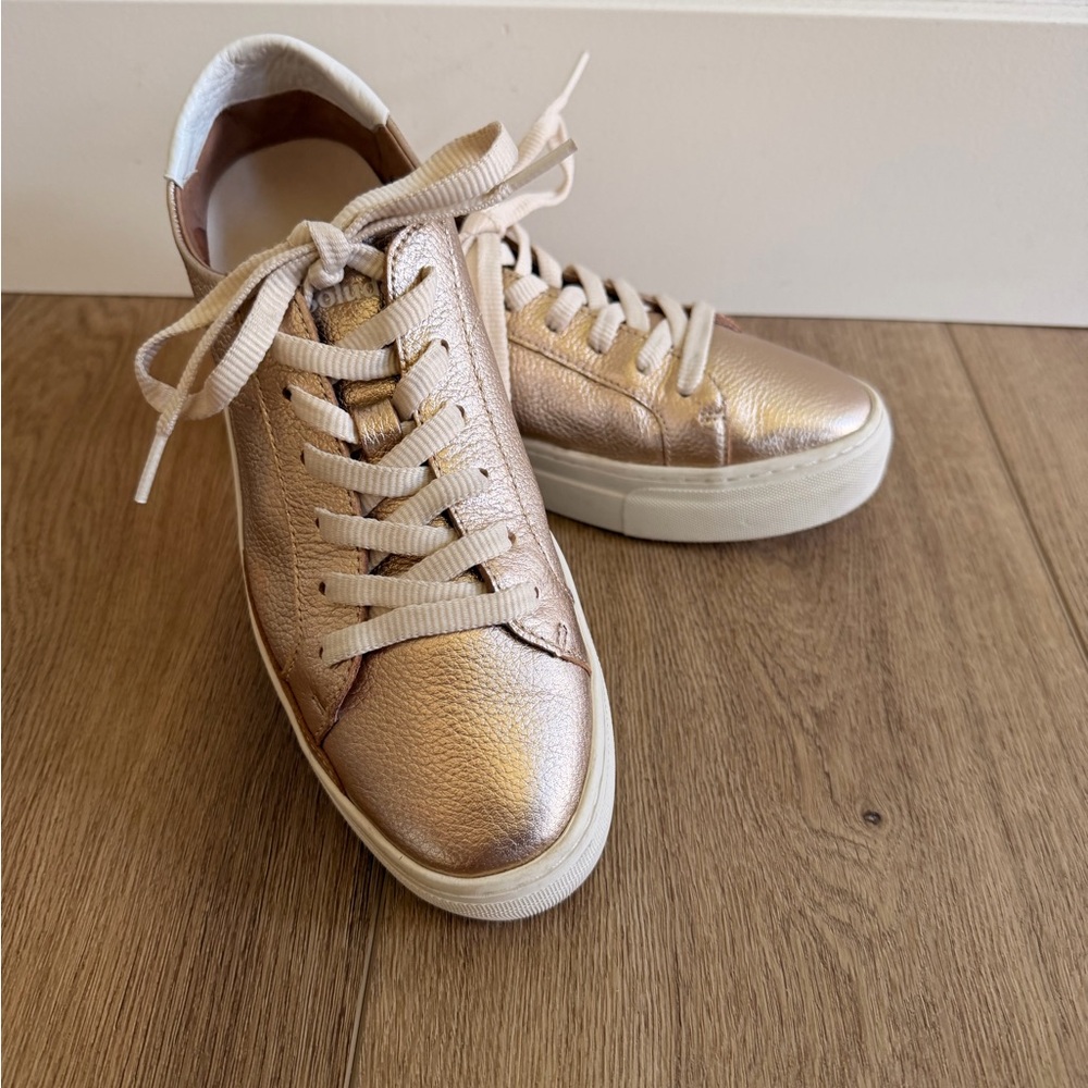 Soludos Metallic Rose Gold Women’s Lace-Up Sneakers, size 9.